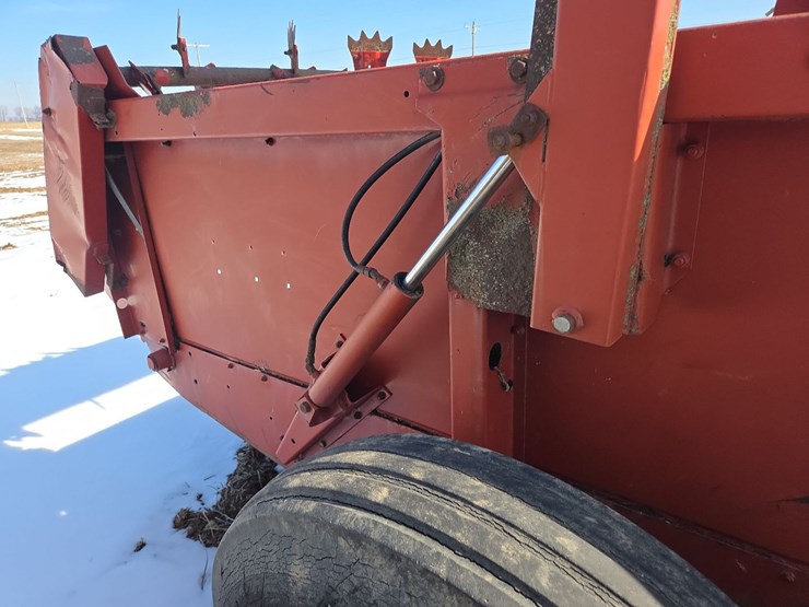 new-holland-195-image-18