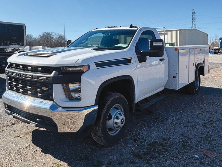 2022-chevrolet-silverado-3500hd-image-2