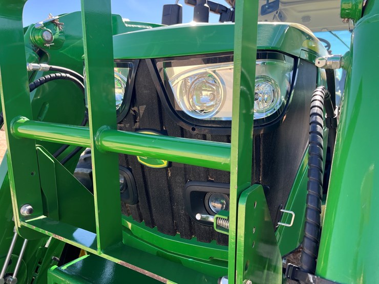 2015-john-deere-6145r-image-4