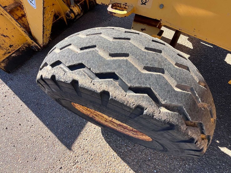 2001-deere-310g-image-30