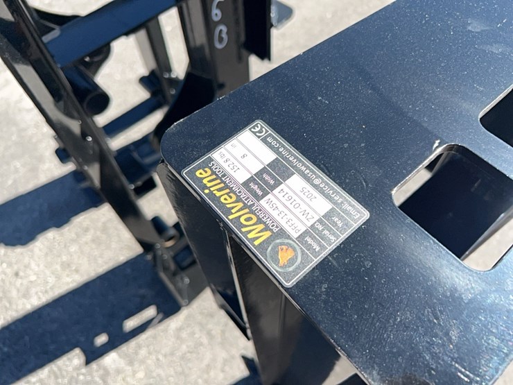 new-wolverine-hay-spear-skid-steer-attachment-(no-spear)-image-2