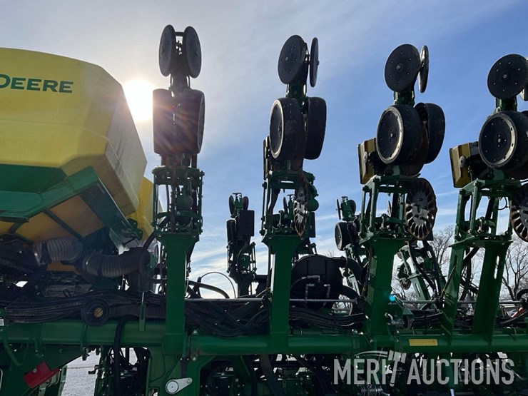 2022-john-deere-1795-image-32