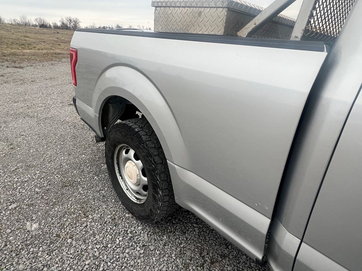 2015-ford-f150-xl-image-17