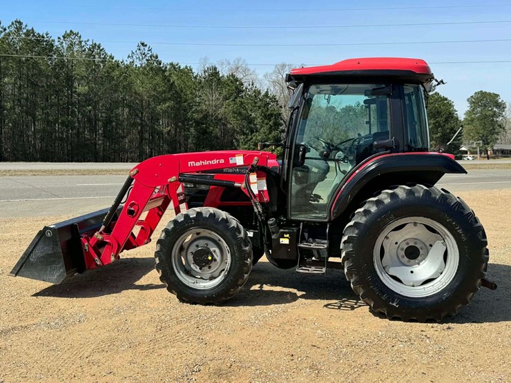 2020-mahindra-6075-image-3