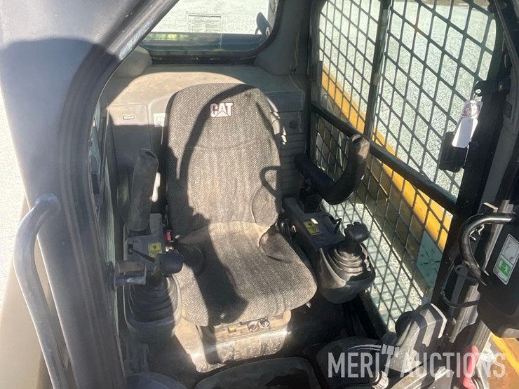 2015-caterpillar-259d-image-28