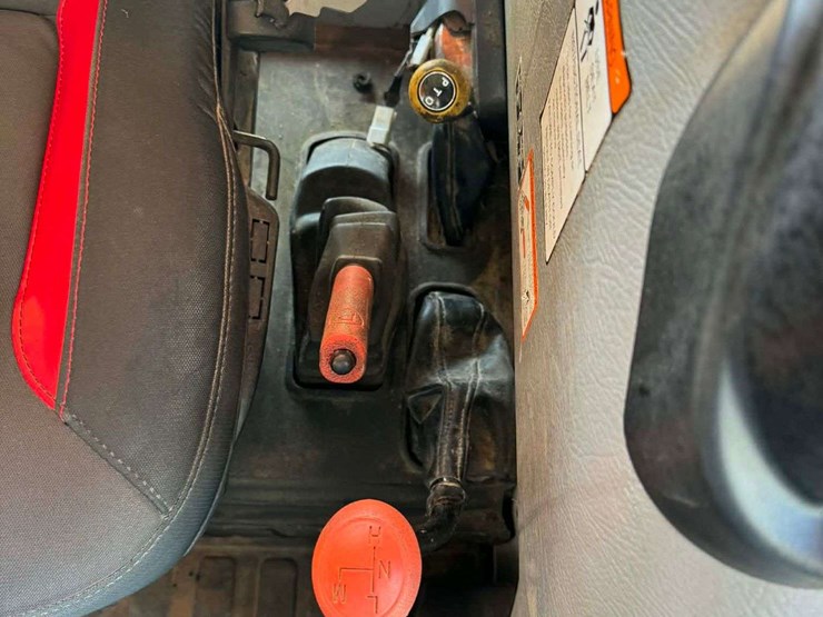 2020-mahindra-6075-image-17