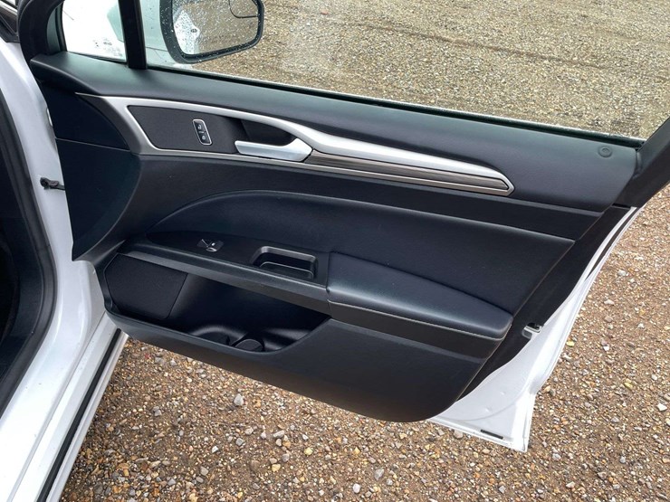 2018-ford-fusion-4-door-sedan-(166,897-miles)-image-17