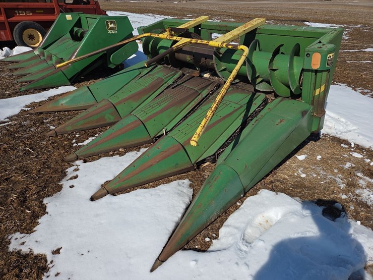 jd-484-4-row-corn-head-image-1