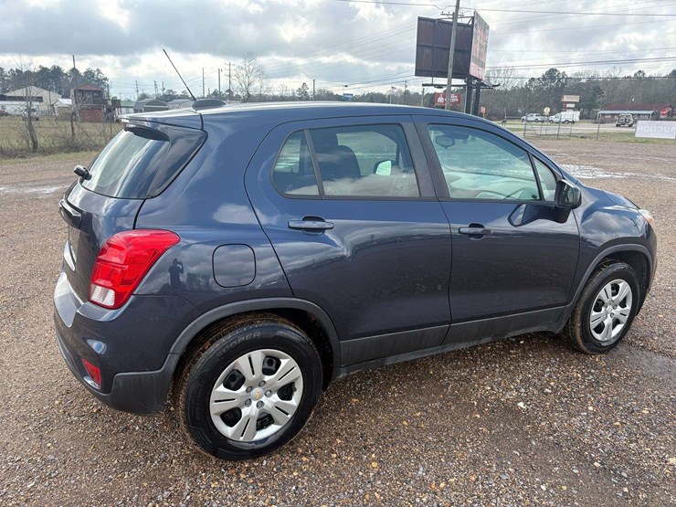 2018-chevrolet-trax-4-door-suv-(103,967-miles)-image-3