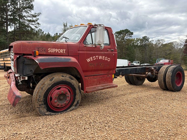 1985-ford-f700-image-1