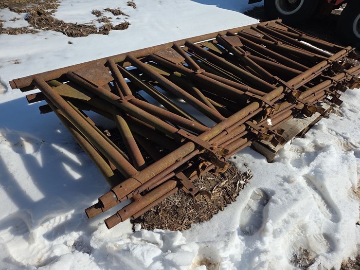 (5)-5-head-cattle-head-locks-image-8