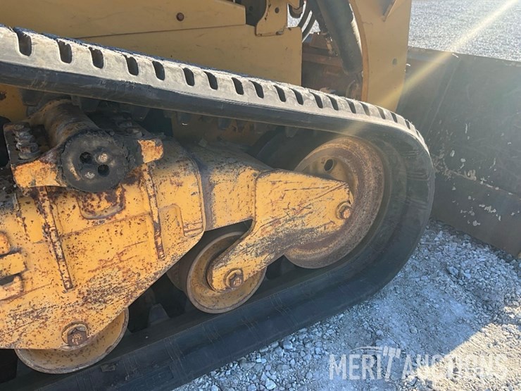 2015-caterpillar-259d-image-25