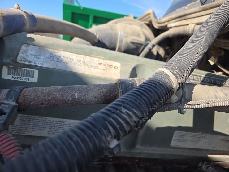 2007-freightliner-day-cab-semi-image-42