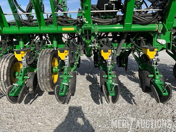 2022-john-deere-1795-image-17