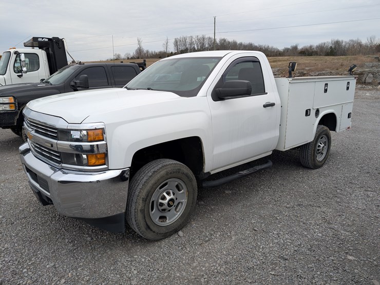 2017-chevrolet-1500-image-1