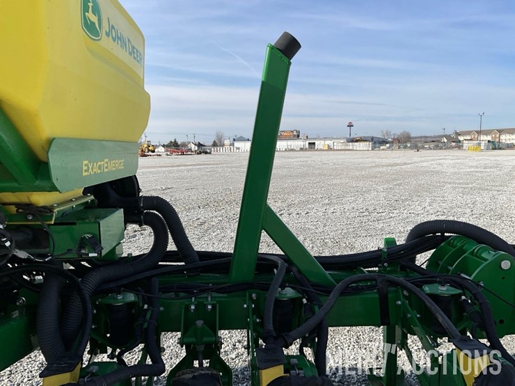 2022-john-deere-dr16-image-26