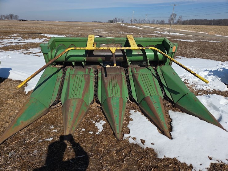 jd-484-4-row-corn-head-image-2