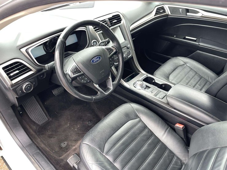 2018-ford-fusion-4-door-sedan-(166,897-miles)-image-11