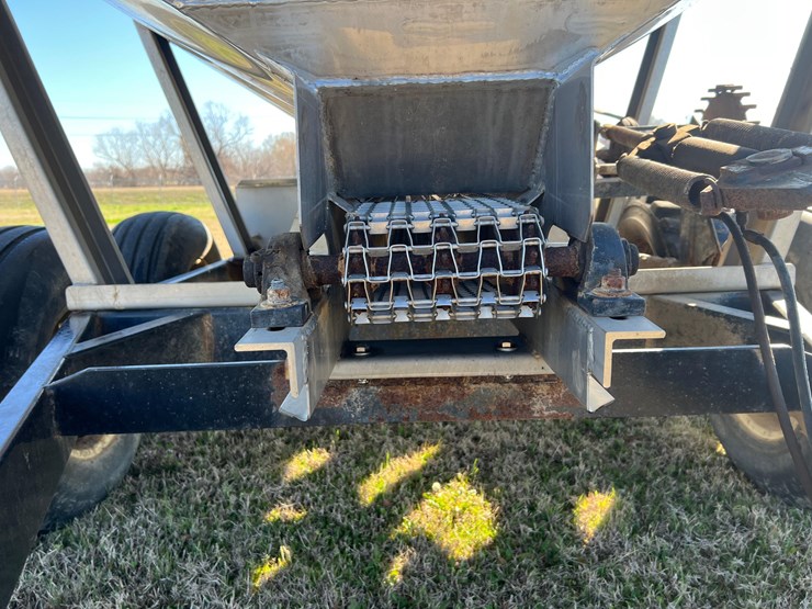 adams-5-ton-fertilizer-spreader-image-11