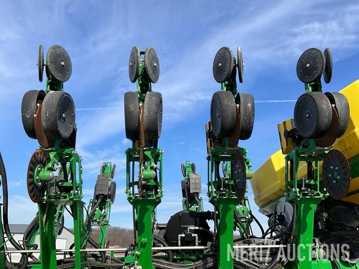 2022-john-deere-1795-image-16