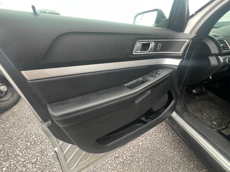 2016-ford-explorer-xlt-image-18