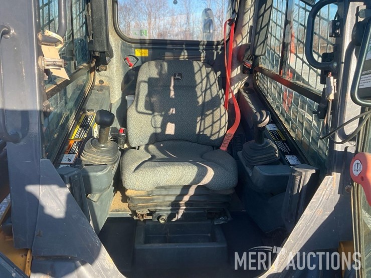 2022-deere-325g-image-27