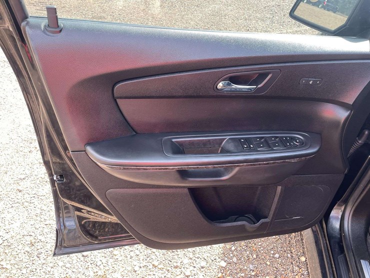 2012-gmc-acadia-denali-image-9