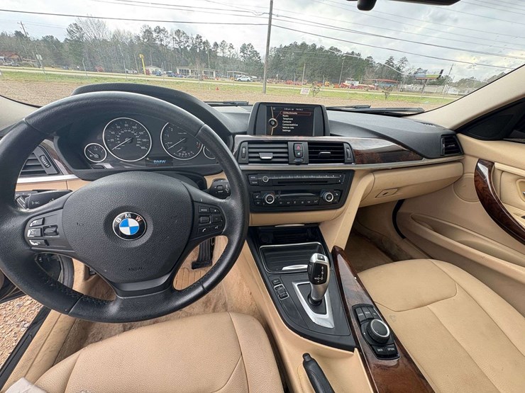 2014-bmw-320i-4-door-sedan-(84,380-miles)-image-12