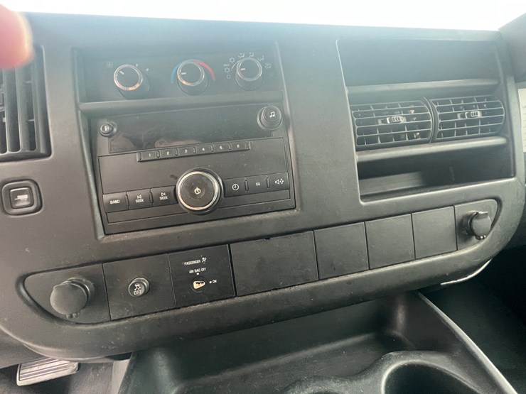 2012-chevrolet-express-g2500-image-27