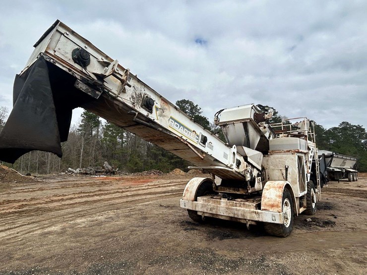 roadtec-mtv1000d-asphalt-material-transfer-buggy-image-7