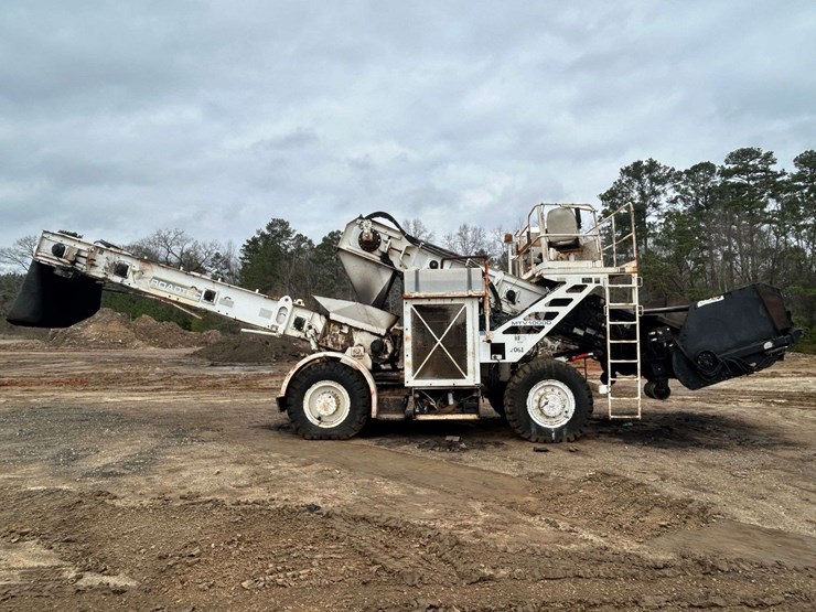 roadtec-mtv1000d-asphalt-material-transfer-buggy-image-2