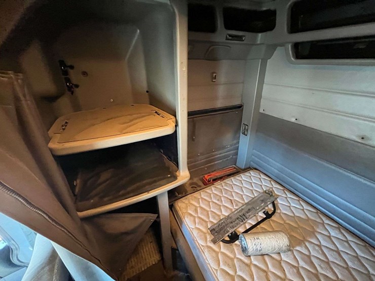 2012-peterbilt-386-image-30