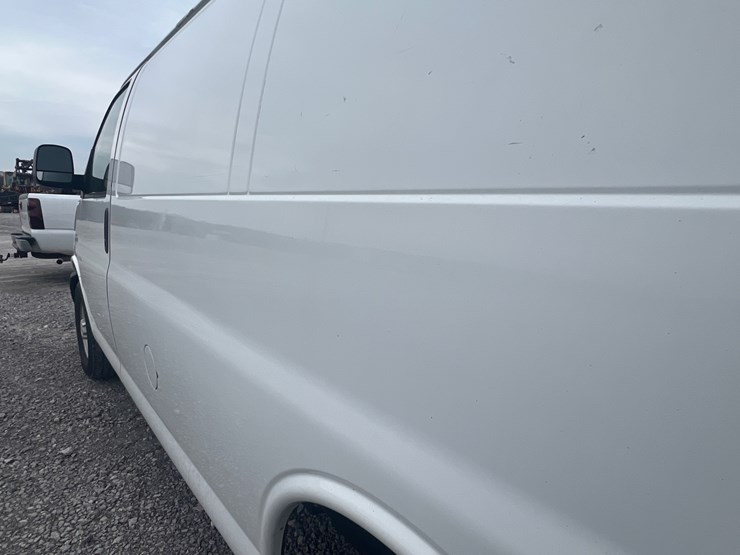 2012-chevrolet-express-g2500-image-6