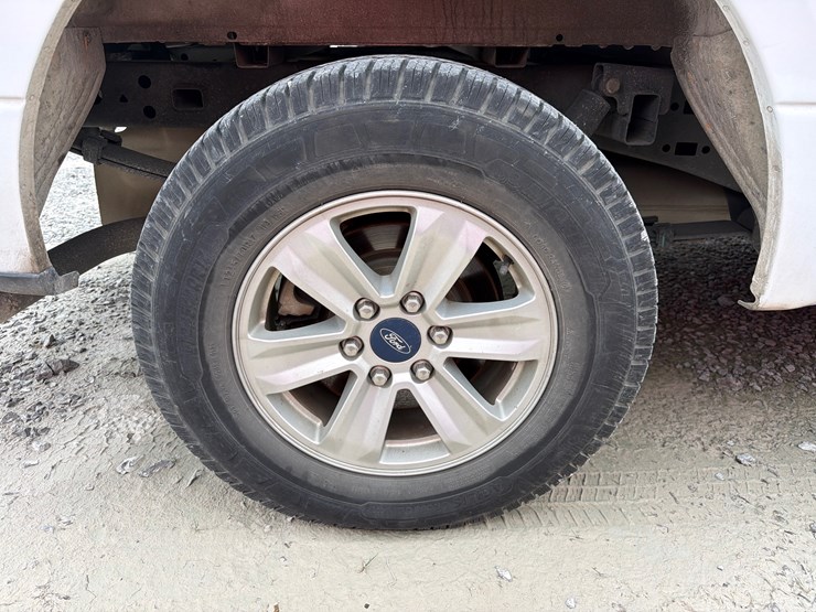 2020-ford-f150-xl-image-11