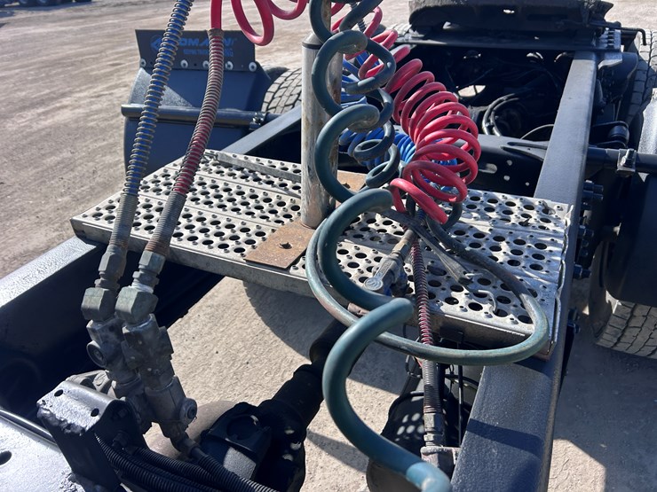 #1680-•-freightliner-day-cab-truck-tractor-image-23