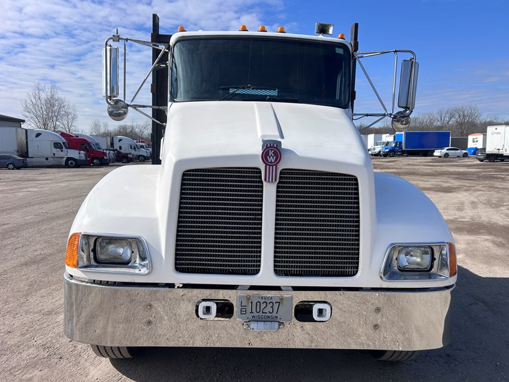 #1679-•-2003-kenworth-flatbed-truck-image-8
