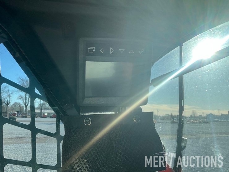 2024-deere-333g-image-31