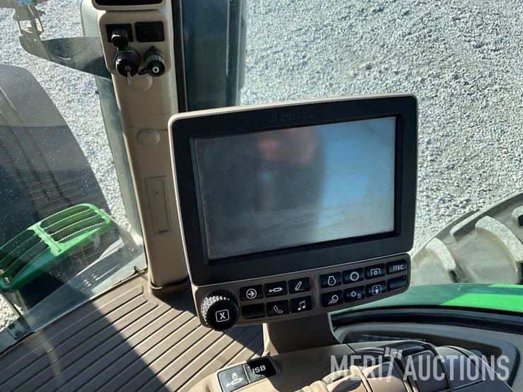 2014-john-deere-7230r-image-34