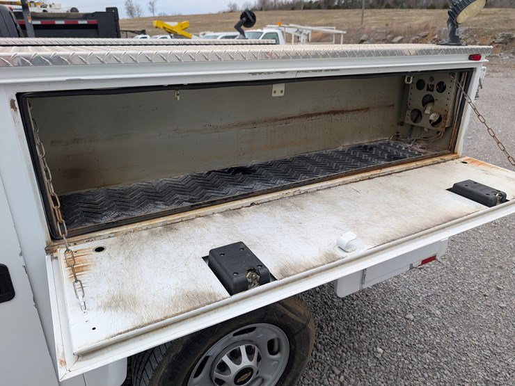 2017-chevrolet-1500-image-23