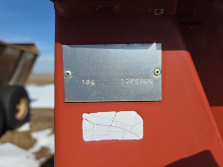 new-holland-195-image-9