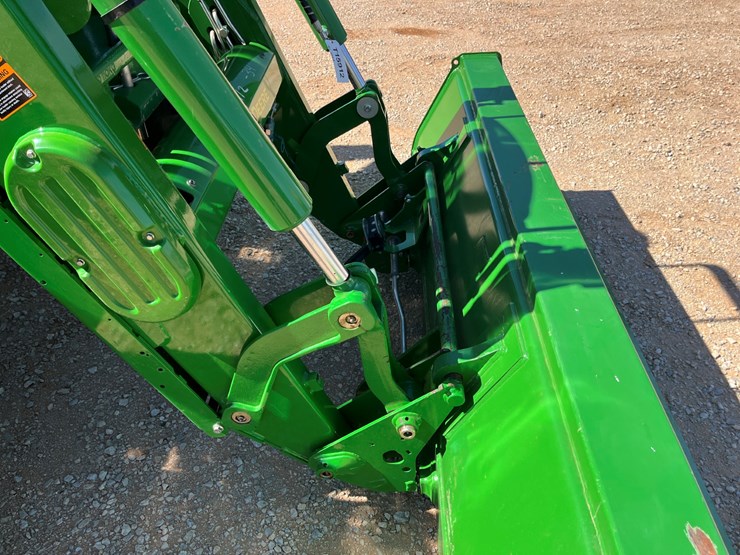 2015-john-deere-6145r-image-11