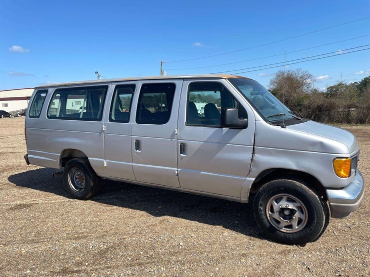 2005-ford-econoline-350xl-10-passenger-van-(80,129-miles)-image-4