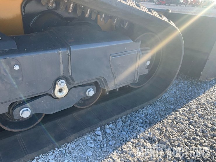 2023-deere-333g-image-26