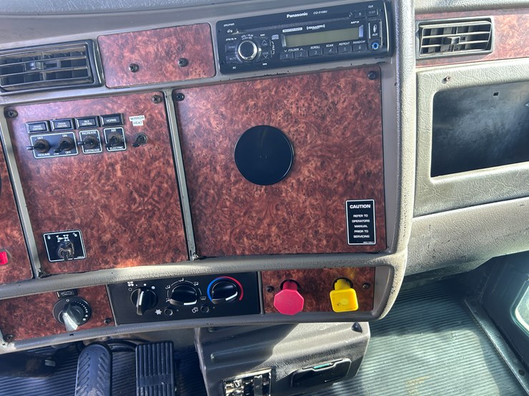 #1679-•-2003-kenworth-flatbed-truck-image-39