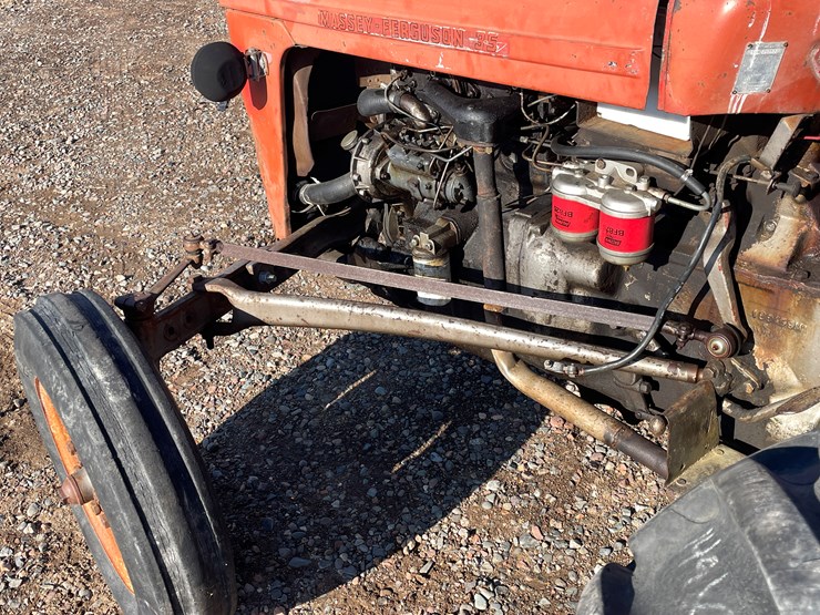 #1018-•-massey-ferguson-mf35-image-11