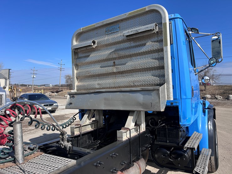 #1680-•-freightliner-day-cab-truck-tractor-image-21