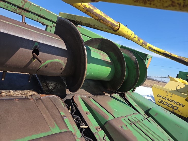 jd-484-4-row-corn-head-image-10