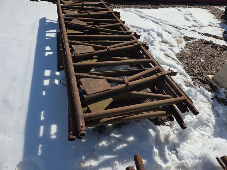 (5)-5-head-cattle-head-locks-image-10