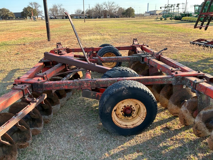 massey-ferguson-620-image-3