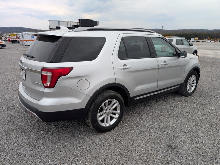 2016-ford-explorer-xlt-image-3